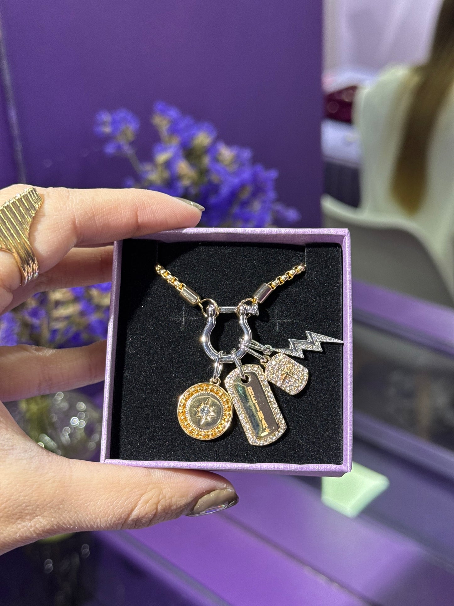 Multicharm thunder cuff personalizado