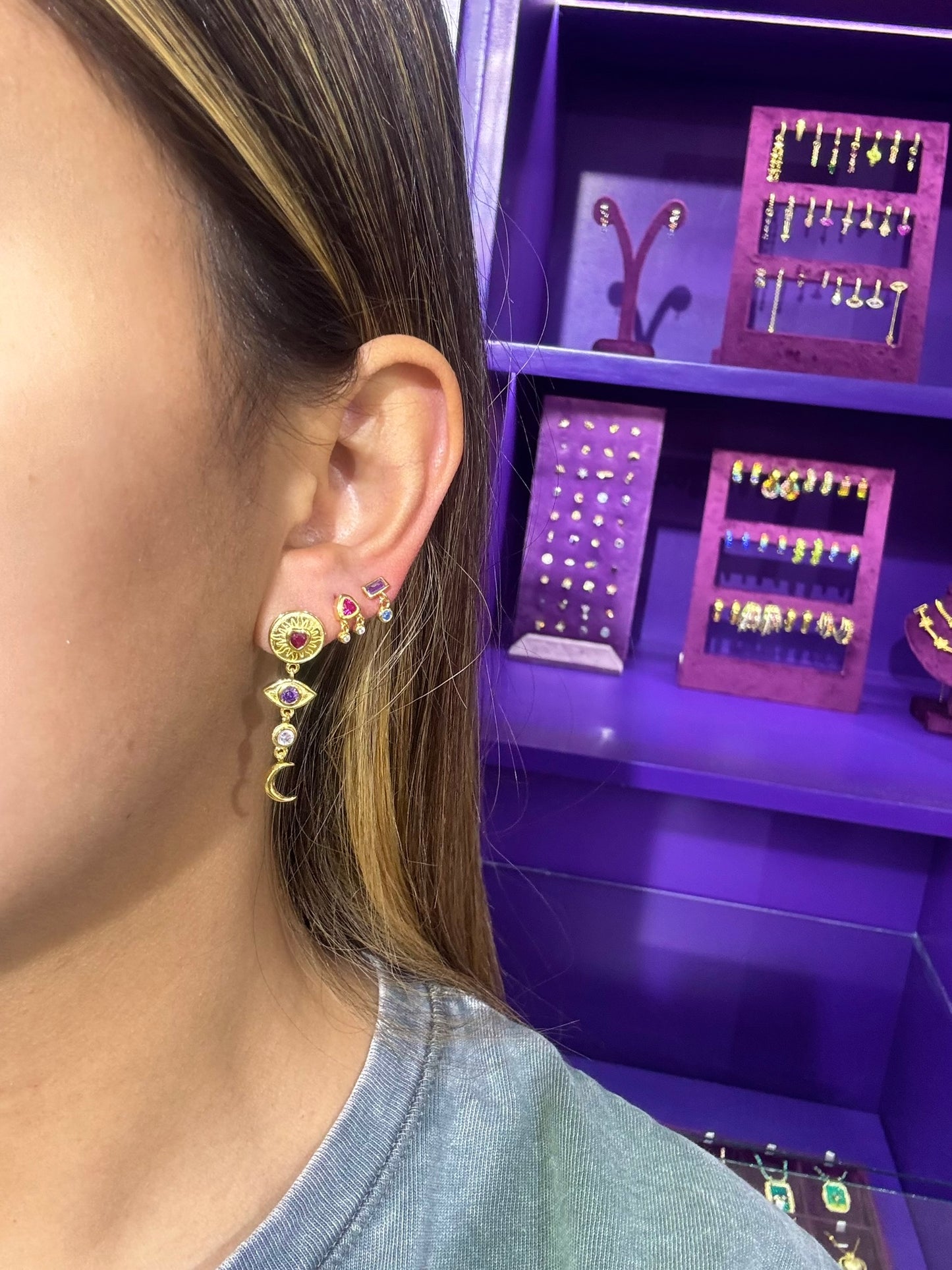 Stud triángulo fucsia - Plata de ley 925