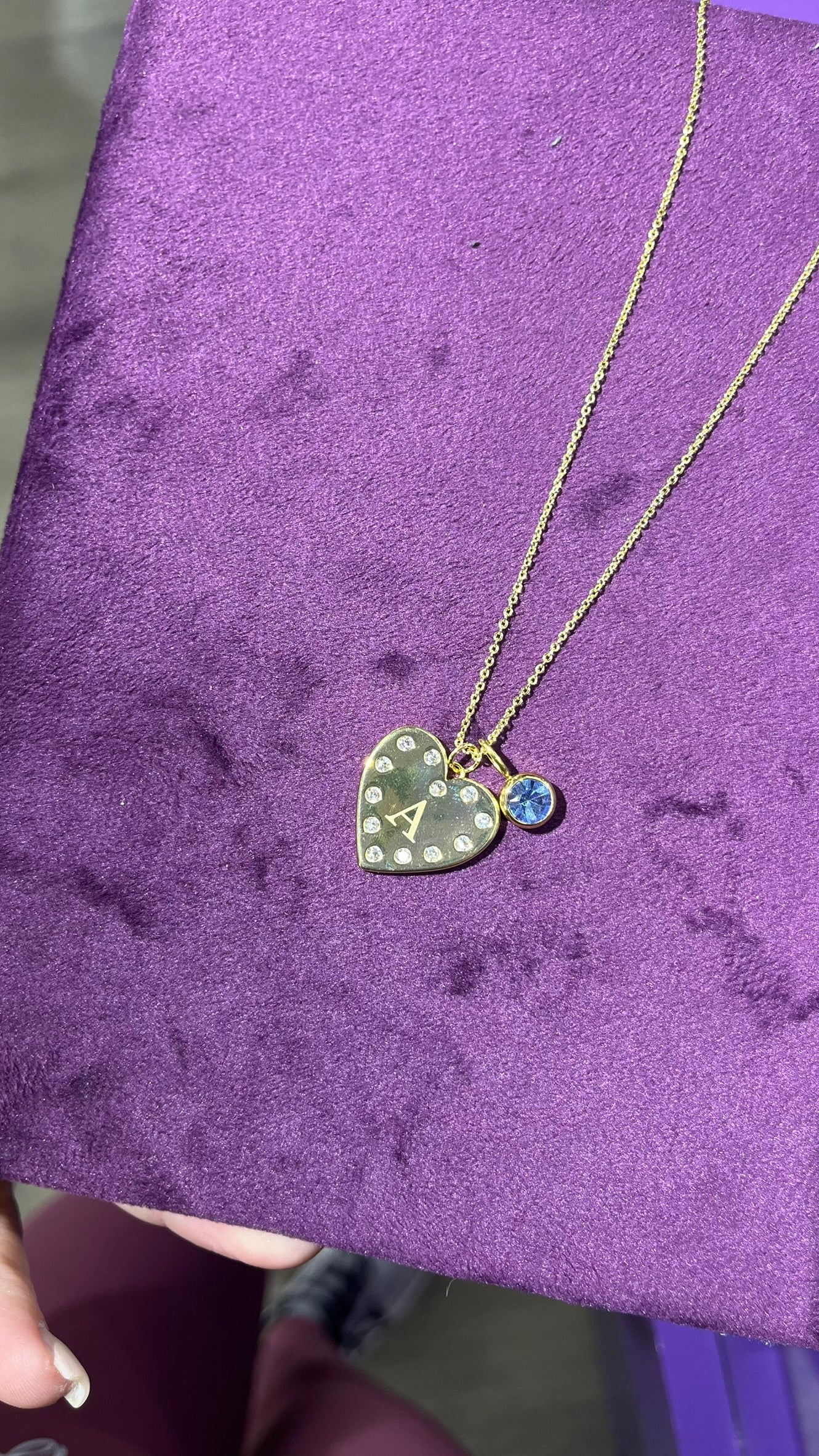 Collar de corazón con brillos