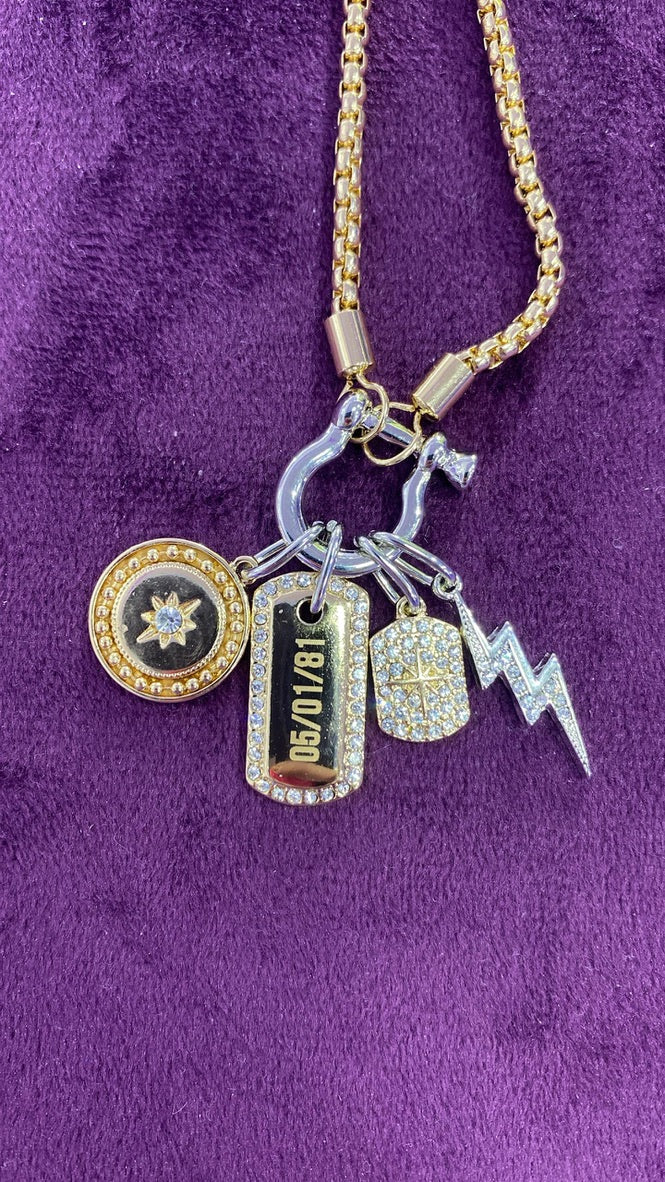 Multicharm thunder cuff personalizado
