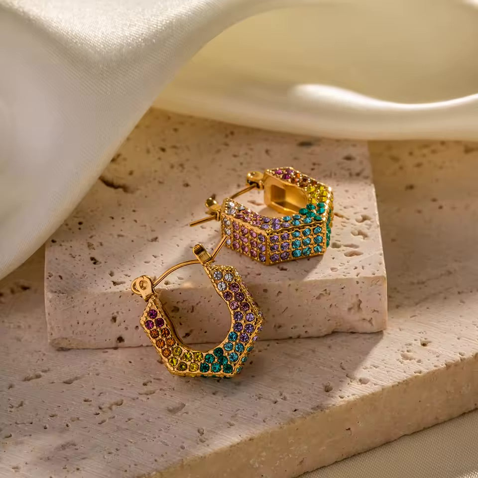 Zarcillos Kurt geométricos con circones multicolor