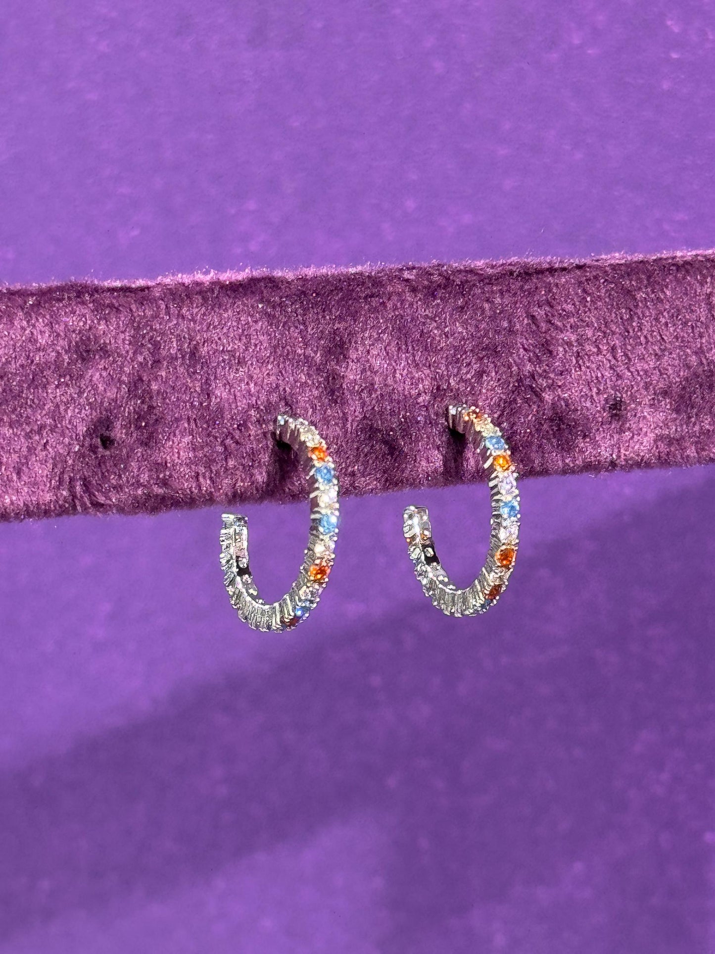 Argollas con circones multicolor - plata 925