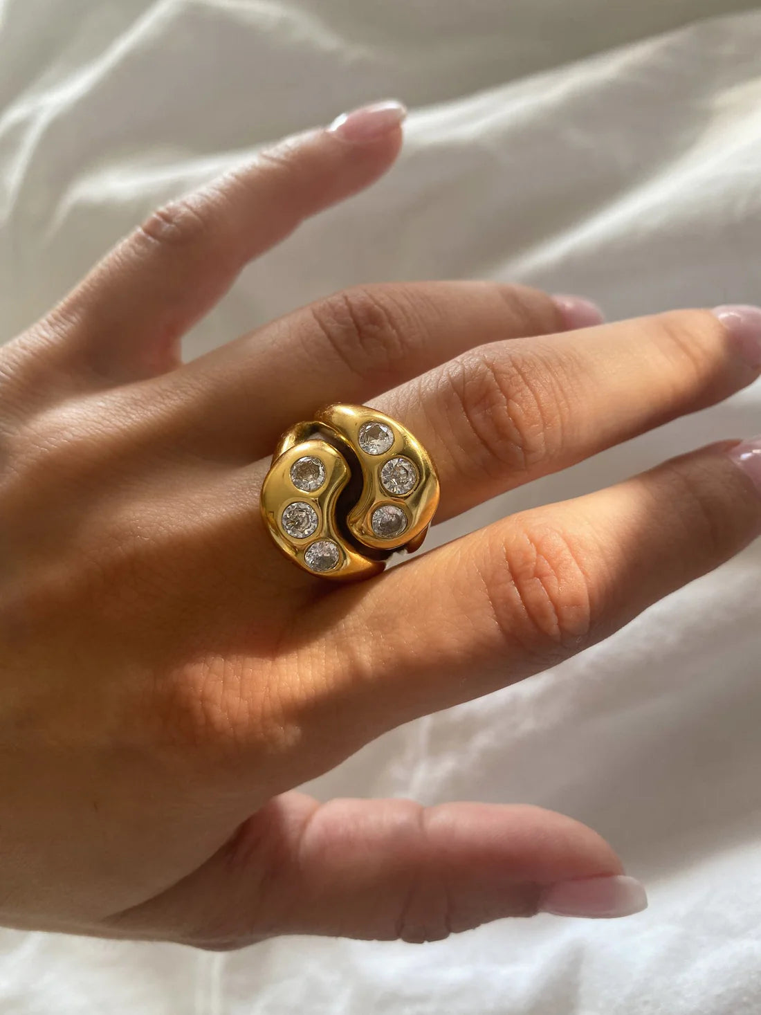 Anillo asimétrico ajustable - Romina